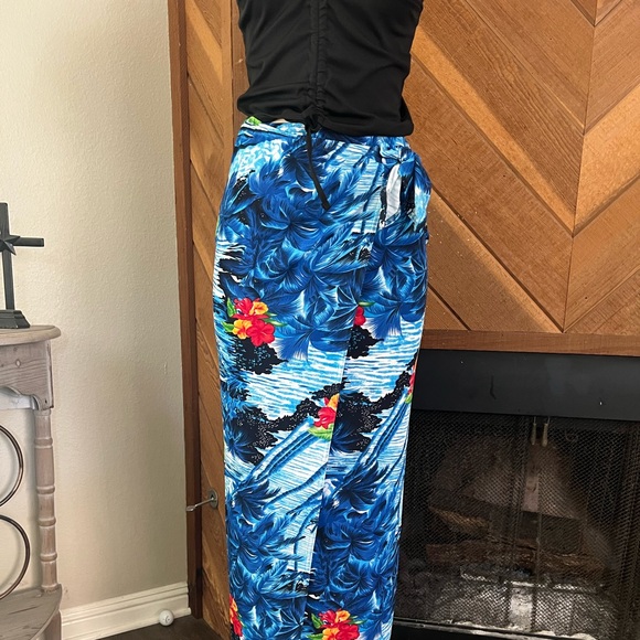 Kisses and hugs skirt - Picture 1 of 2